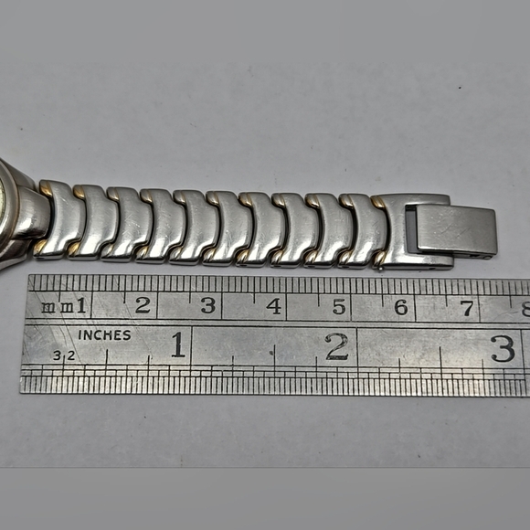 Eddie Bauer Date Watch 22mm Silver Gold Two Tone New Battery Runs - Picture 7 of 9